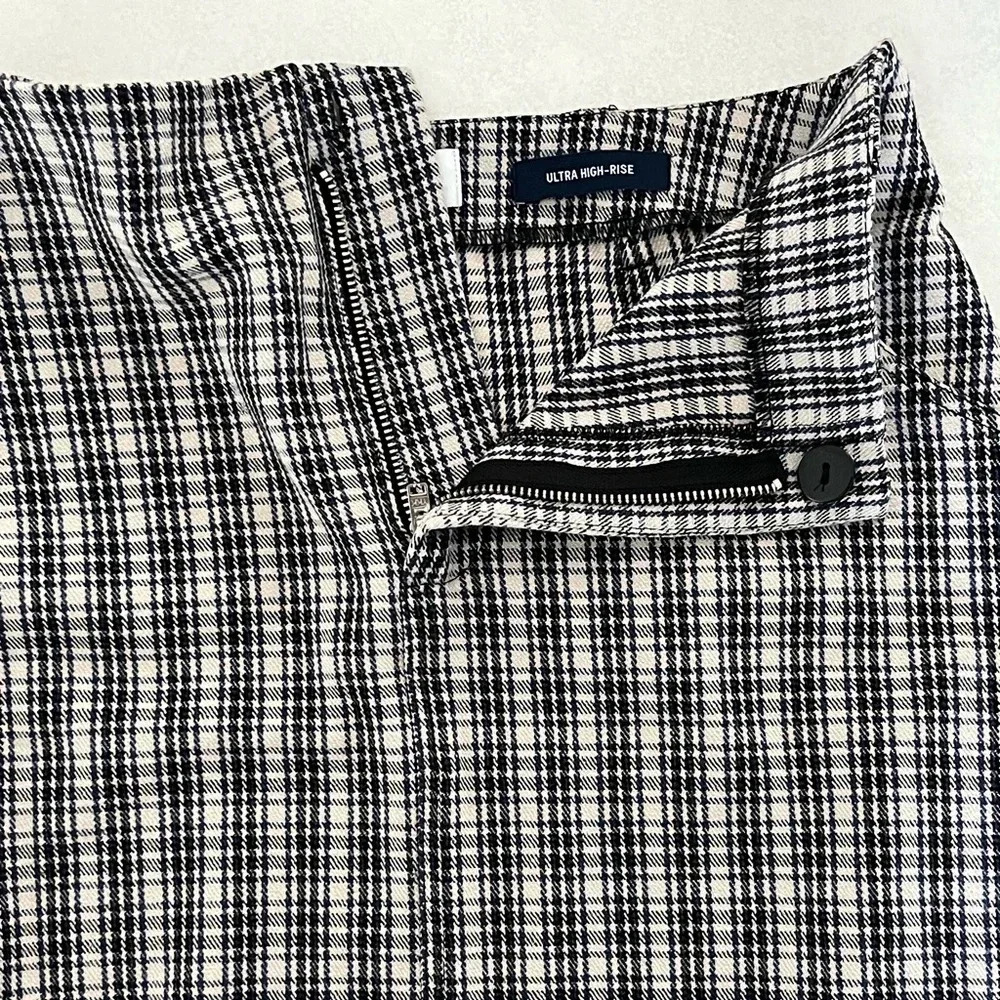 Hollister/ Belted/ Ultra high rise/ Plaid/ Mini skirt/ Size US XS - Picture 9 of 11